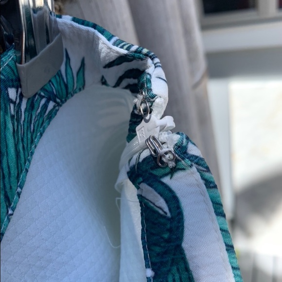 MINKPINK Palm fronds banana leaf shorts M - Picture 10 of 14